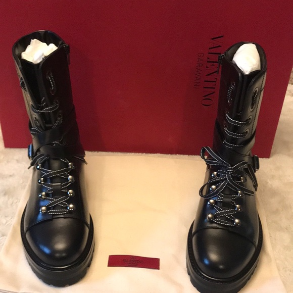 AUTHENTIC BNIB Valentino Rockstud Combat Boots 38 - Picture 2 of 7